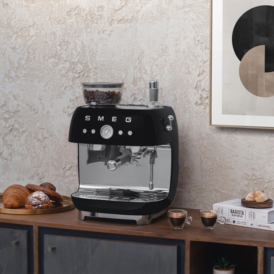 SMEG ESPRESSO MACHINE 50'STYLE WITH INTEGRATED GRINDER BLACK EGF03BLEU SMEG ESPRESSO MACHINE 50'STYLE WITH INTEGRATED GRINDER BLACK EGF03BLEU